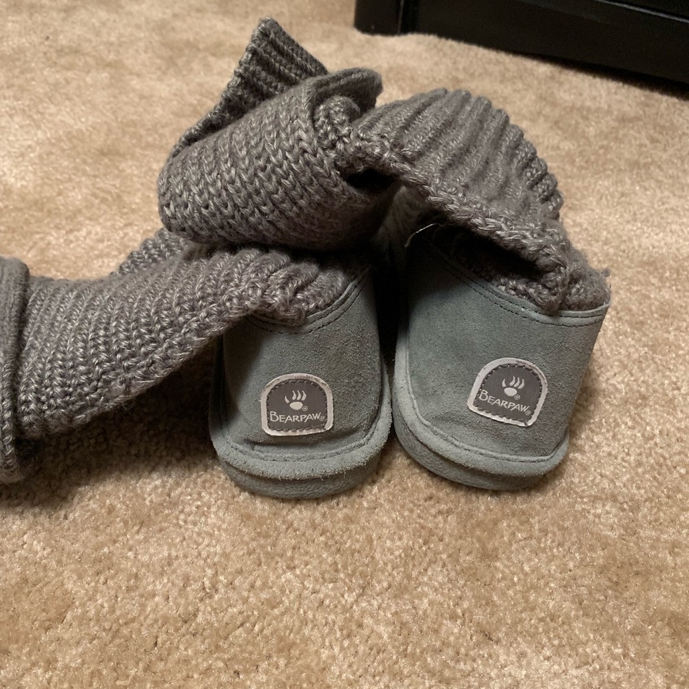 Gray knit bear paw boots
